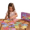 Niña armando puzzle infantil marca Galt Paw Print Puzzles un rompecabezas para niños de 3 años de mucha entretención