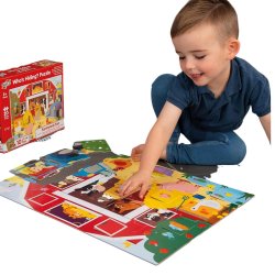 Niño de 2 años entretenido abriendo ventanas de puzzle Who's Hiding? Farmyard Fun de Galt un rompecabezas lleno de magia