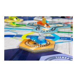 Tablero de Manhattan, loseta y tren transparente azul de juego de mesa Maglev Metro de Maldito Games un juego de estratégia